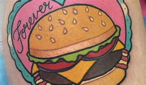 tatuajes de hamburguesas|Incríveis tatuagens de hambúrguer para você se。